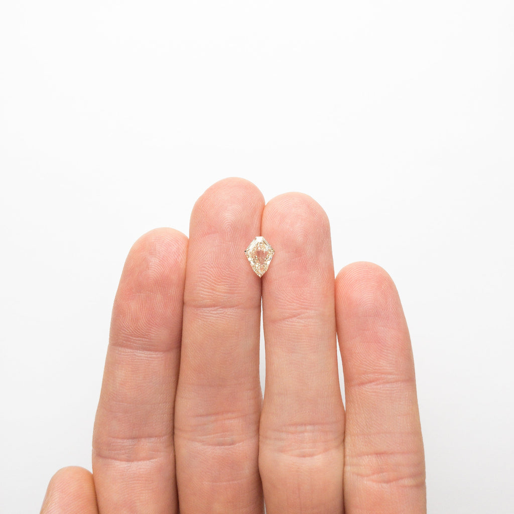 1.07ct 8.84x6.54x2.92mm SI2 U-V Kite Step Cut 19044-01 - Misfit Diamonds